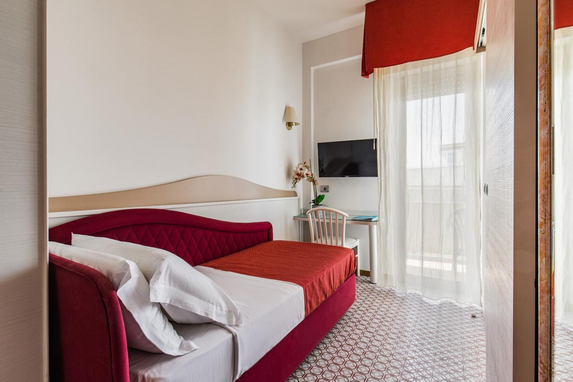 Hotel Caravelle Cesenatico Kültér fotó