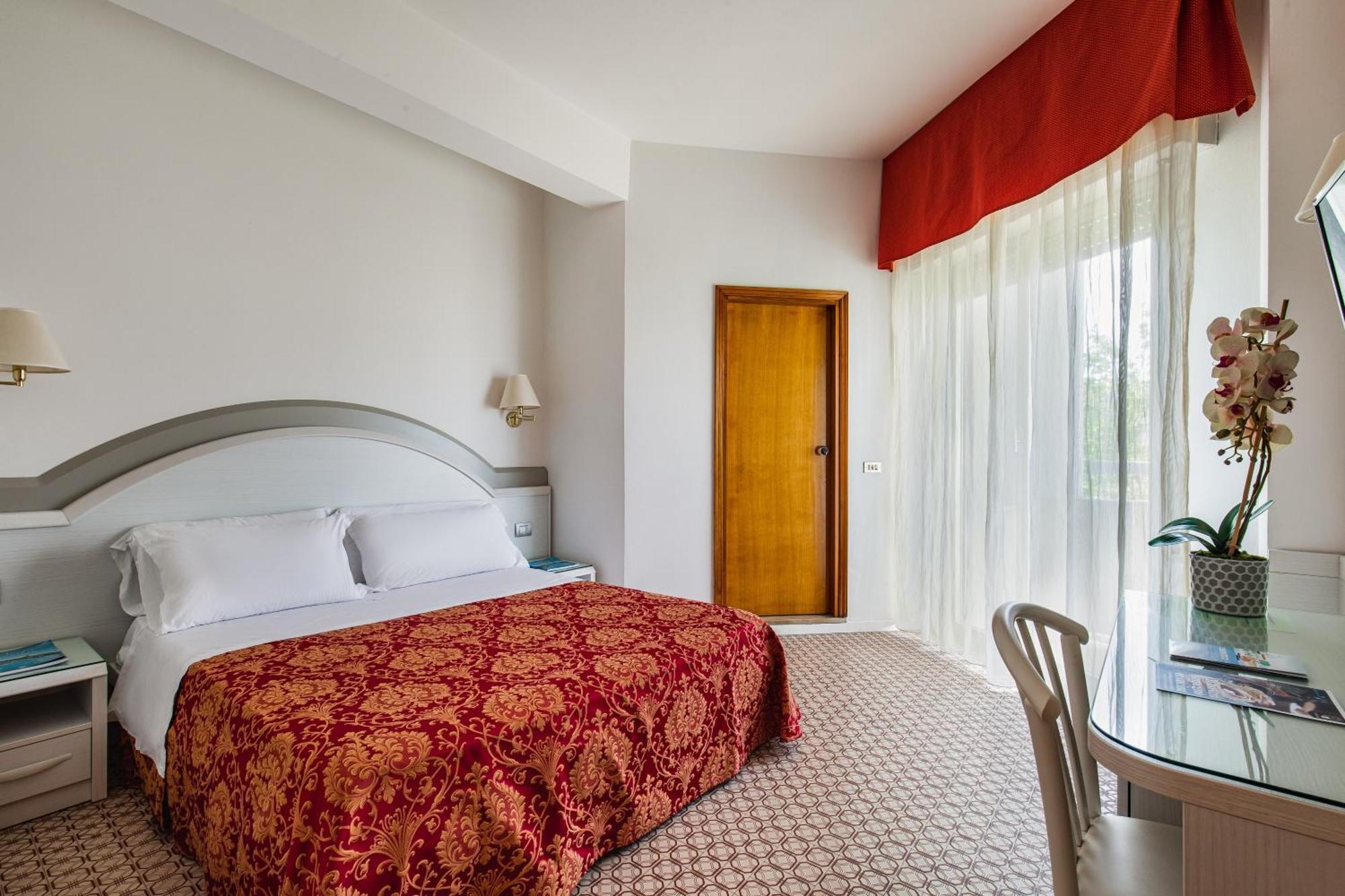 Hotel Caravelle Cesenatico Kültér fotó