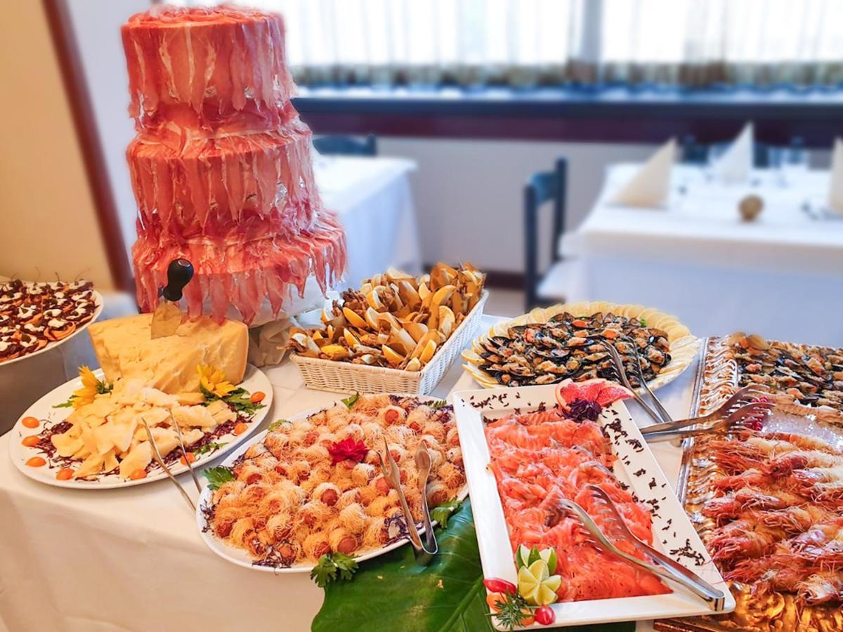 Hotel Caravelle Cesenatico Kültér fotó